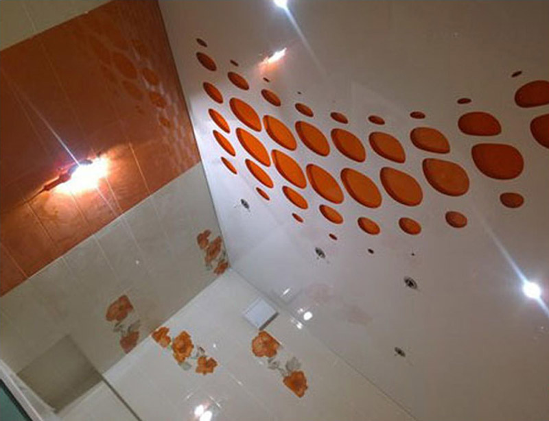 Перфорированный натяжной потолок в ванной комнате